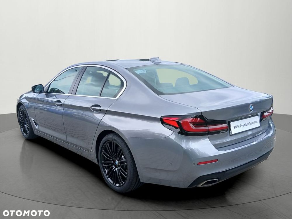 BMW Seria 5 540d xDrive mHEV - 9