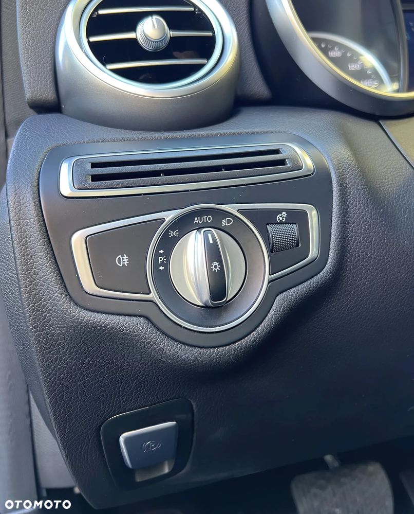 Mercedes-Benz Klasa C 300 9G-TRONIC - 11