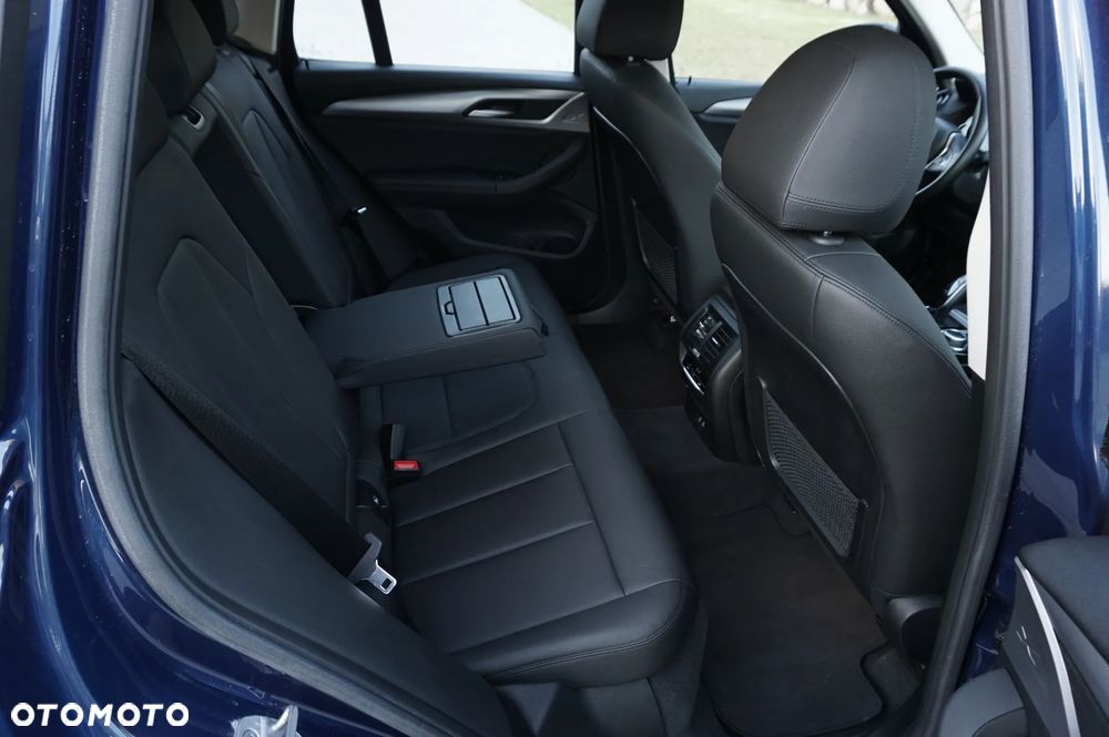 BMW X3 xDrive20i Advantage - 22