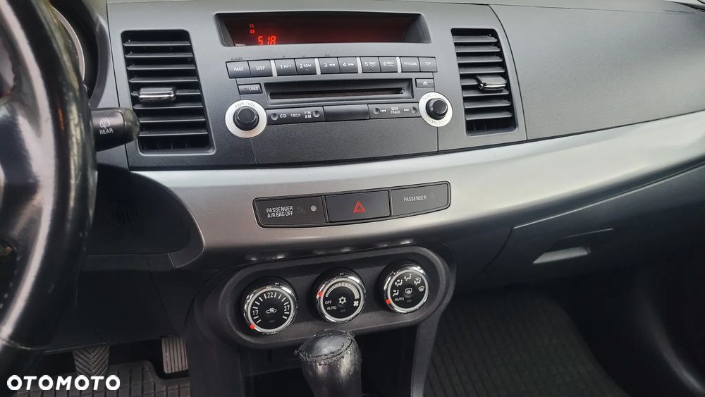 Mitsubishi Lancer 1.5 Invite - 6