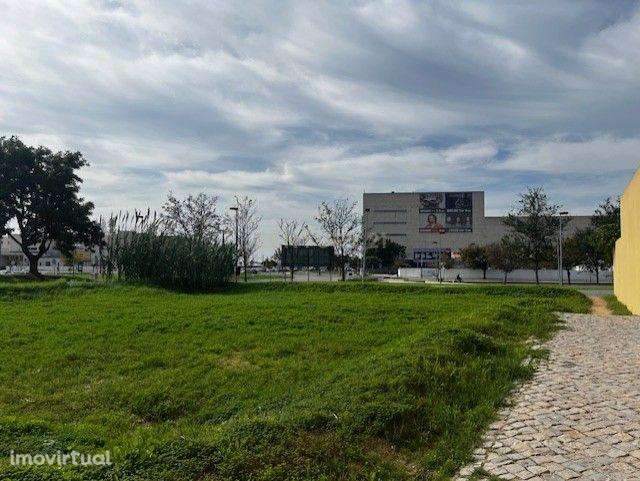 Lote com 607m2 para construção de moradia  com piscina, de 369  m2,  p - Grande imagem: 3/31