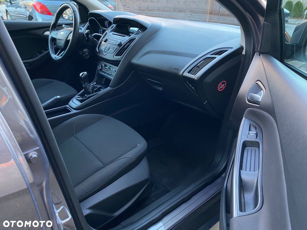 Ford Focus 1.6 Trend - 34