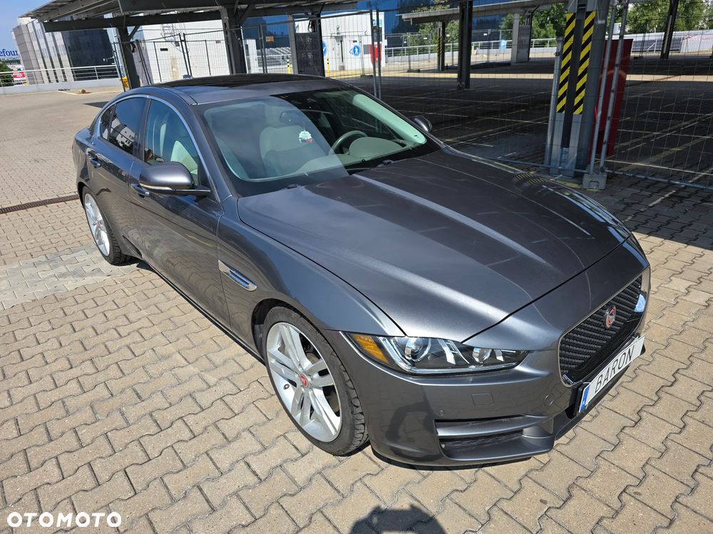 Jaguar XE S - 4