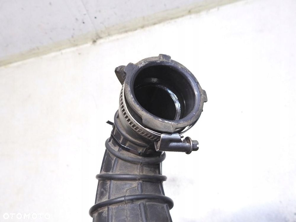 PRZEWÓD POWIETRZA AUDI A4 B8 2.0 TDI - 5