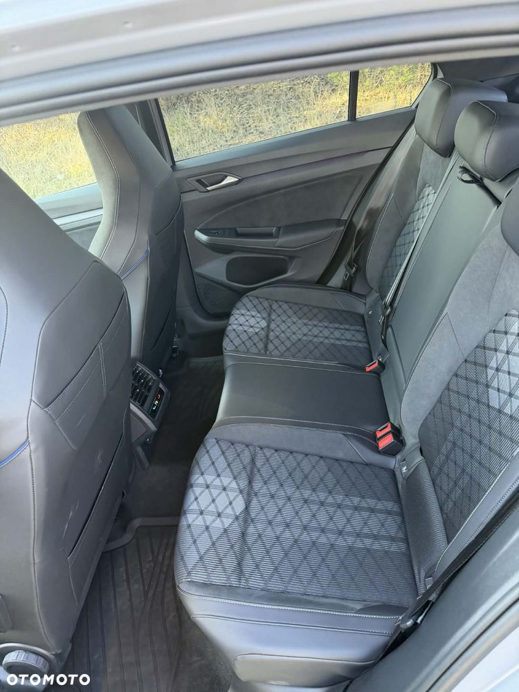 Volkswagen Golf 1.5 eTSI mHEV R-Line Plus DSG - 34