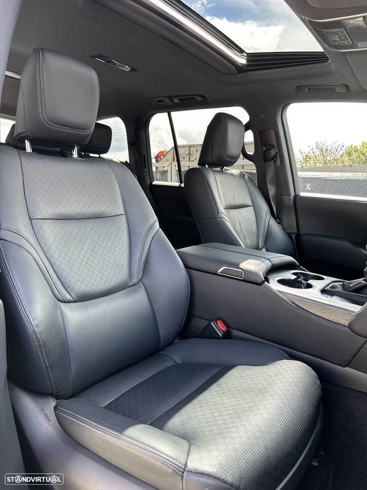 Toyota Land Cruiser 300 70th Anniversary - 36