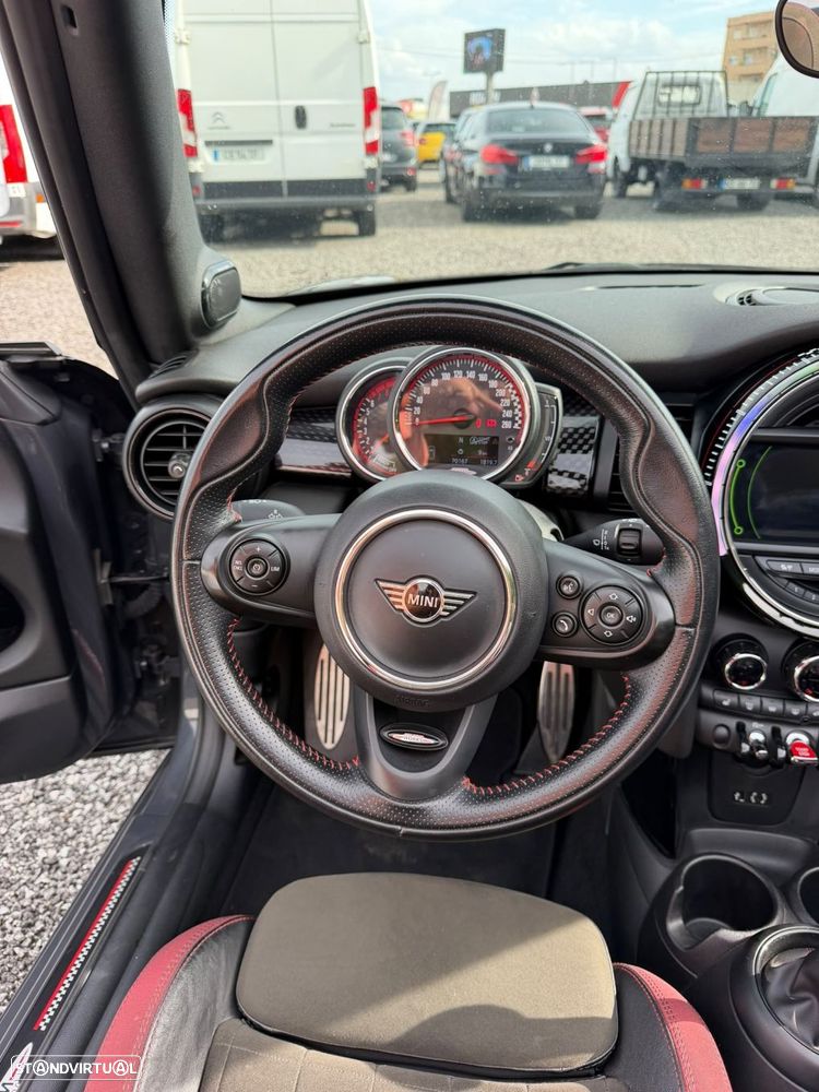 MINI Cabrio John Cooper Works - 22