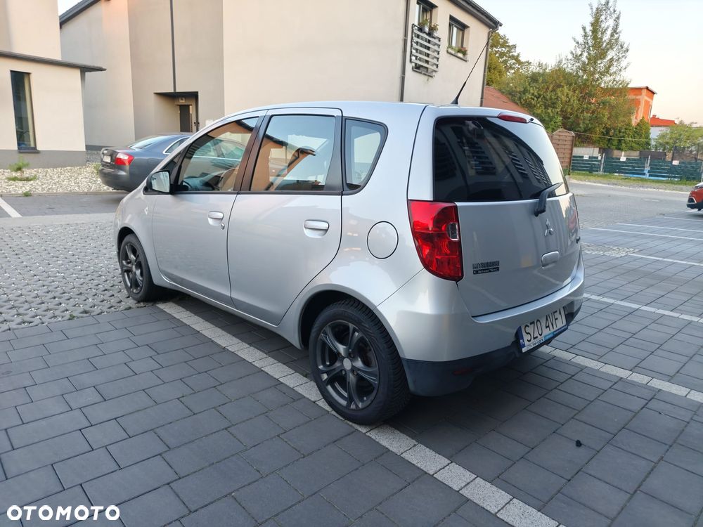 Mitsubishi Colt 1.3 Invite Edition Gold - 3