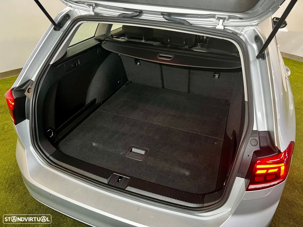 VW Passat Variant 1.6 TDI Confortline DSG - 29