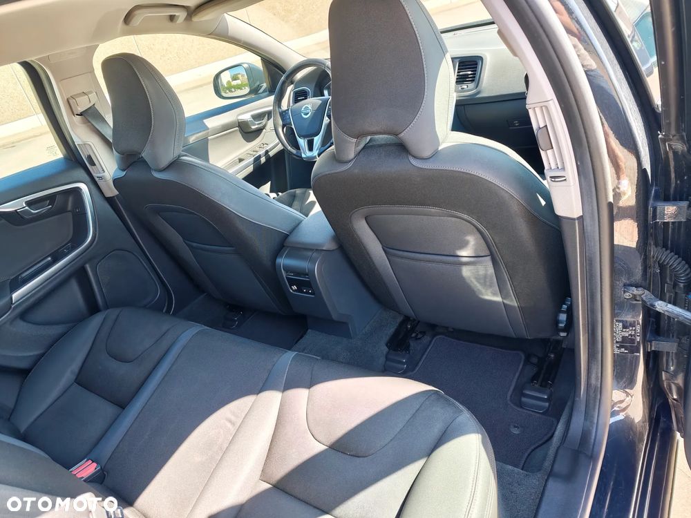Volvo V60 D4 Drive-E Momentum - 17