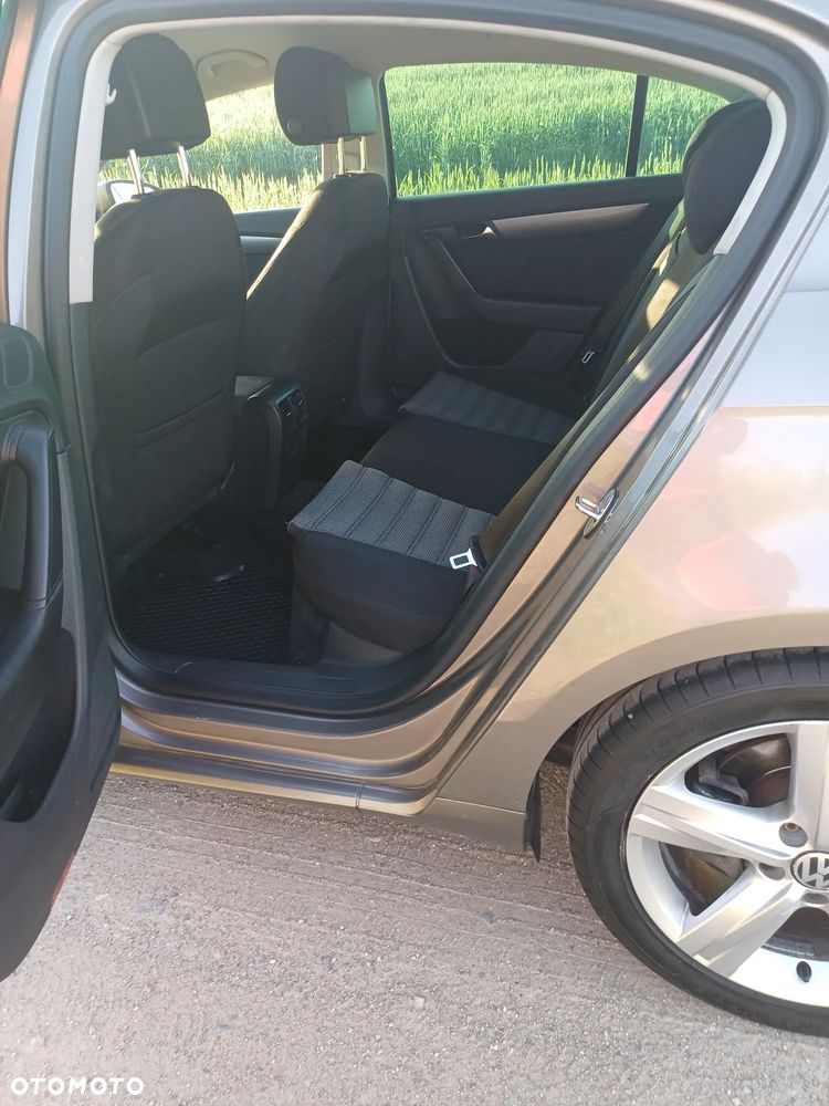 Volkswagen Passat 2.0 TDI 4Motion BlueMotion Technol Comfortline - 6