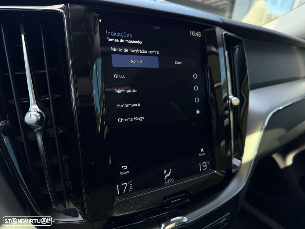 Volvo XC 60 2.0 T8 PHEV Momentum Plus AWD - 46