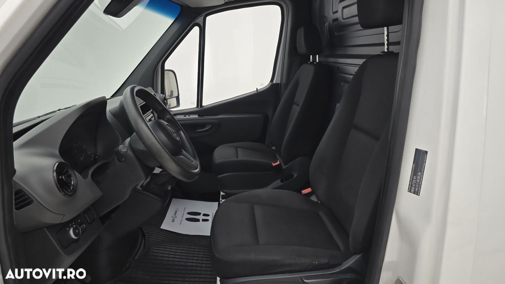 Mercedes-Benz Sprinter - 12