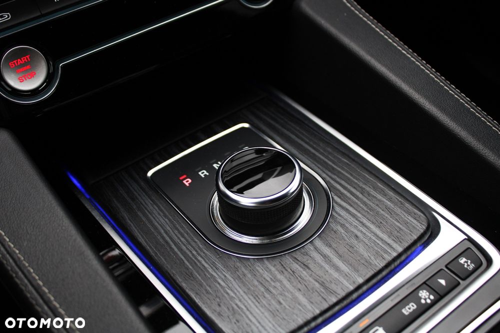 Jaguar F-Pace 2.0 i4D AWD R-Sport - 25