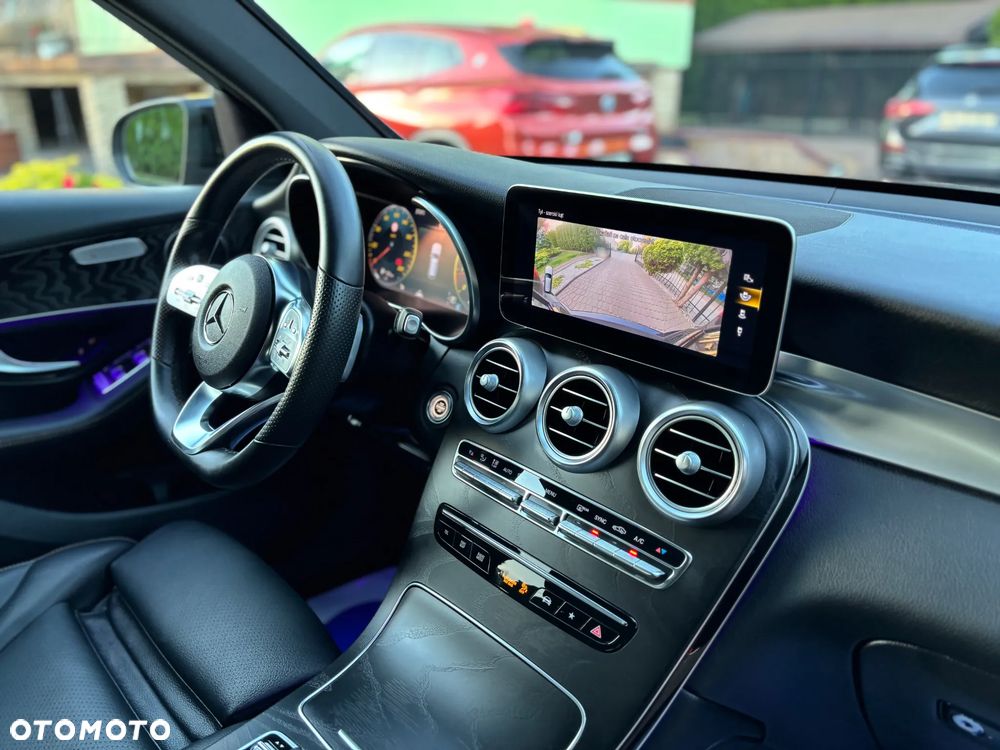 Mercedes-Benz GLC 200 4Matic 9G-TRONIC AMG Line - 9