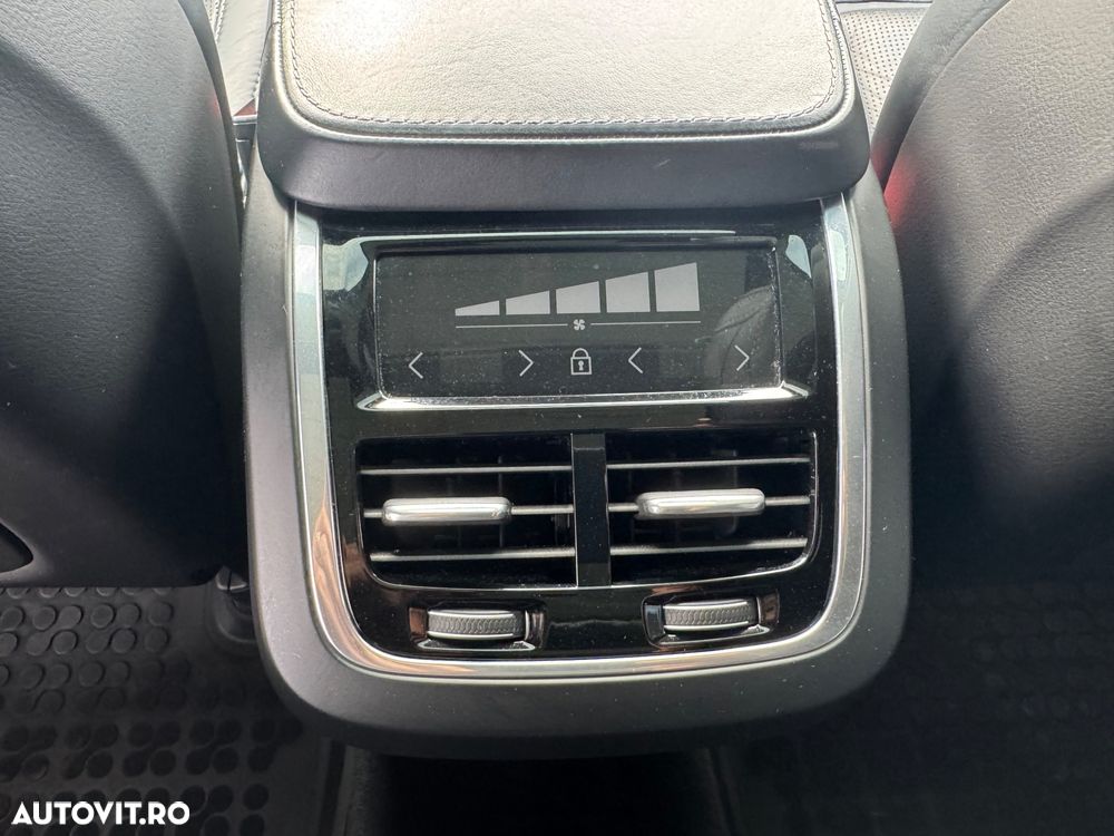 Volvo XC 90 D5 AWD Geartronic RDesign - 12