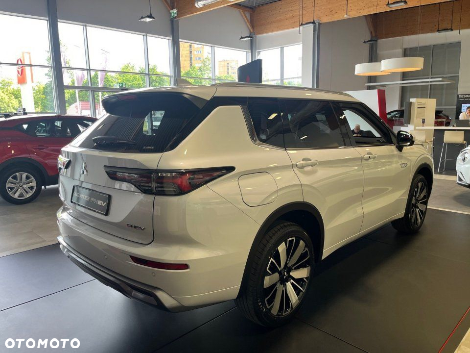 Mitsubishi Outlander - 6