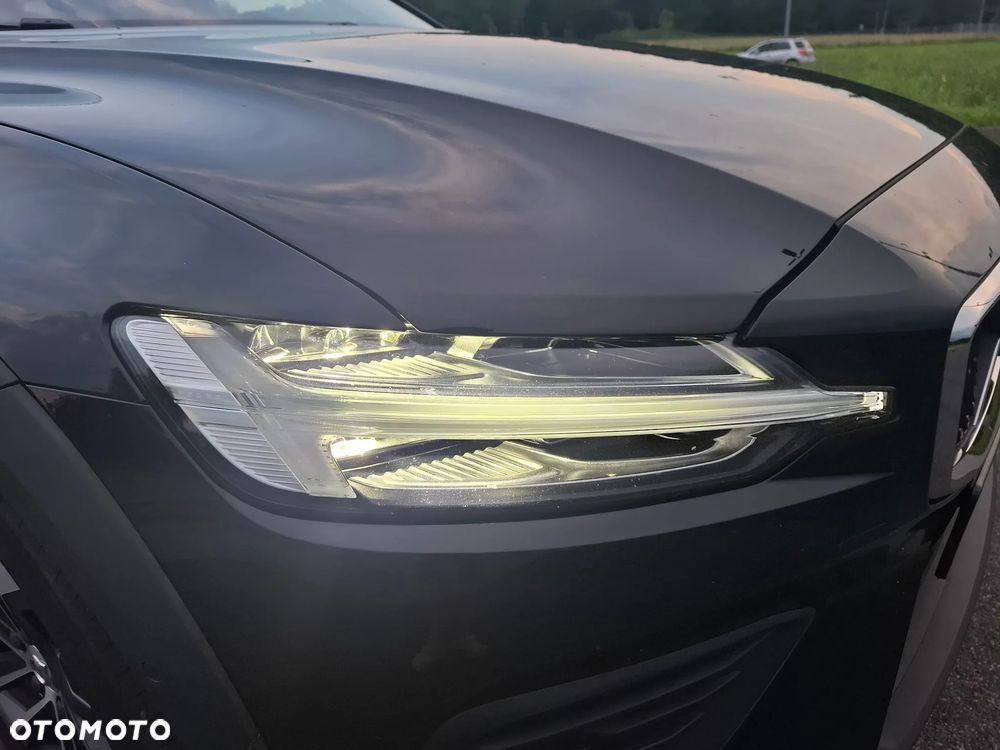Volvo V60 Cross Country Plus B4 D AWD - 32