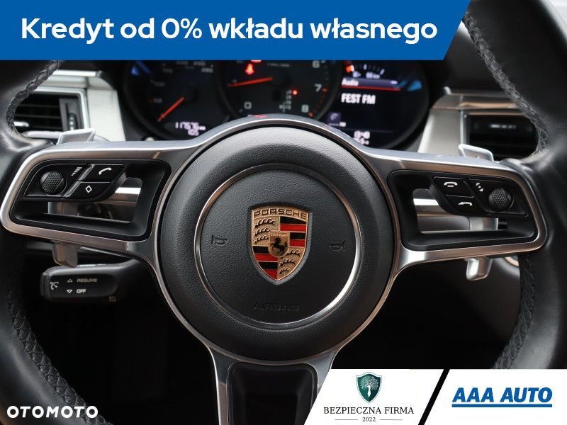 Porsche Macan - 24