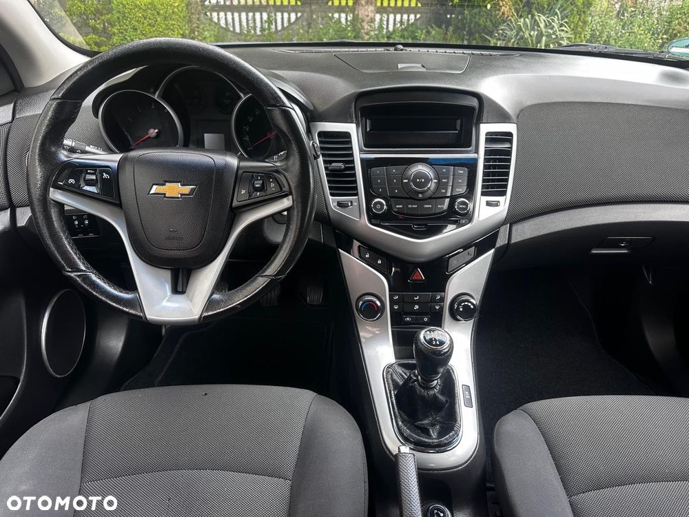 Chevrolet Cruze 1.8 LT+ - 9