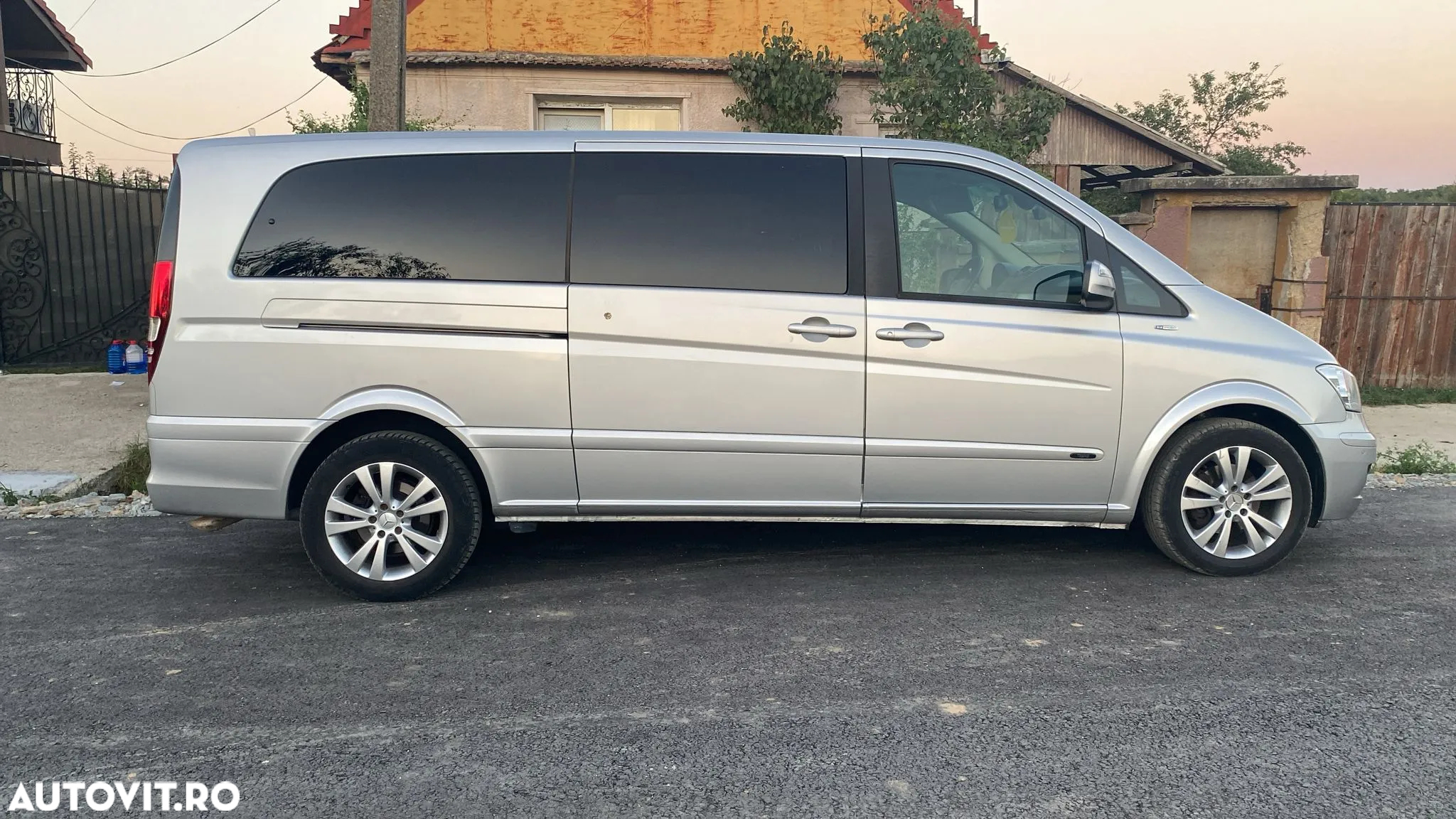 Mercedes-Benz Viano 2.2 CDI DPF extralang 4Matic Automatik Ambiente Edition - 3