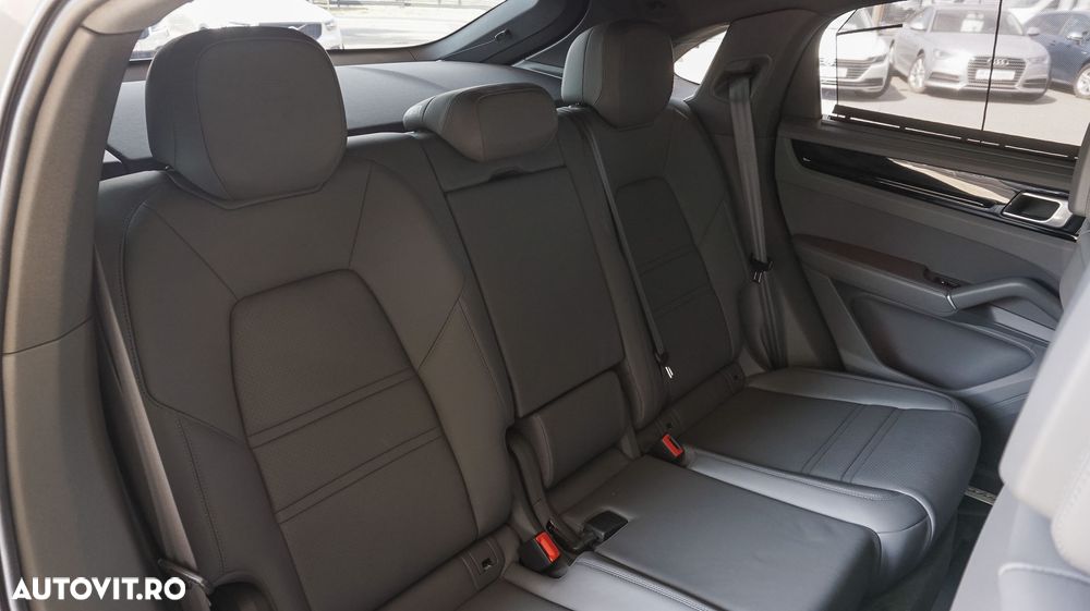 Porsche Cayenne Coupe Tiptronic S Platinum Edition - 27