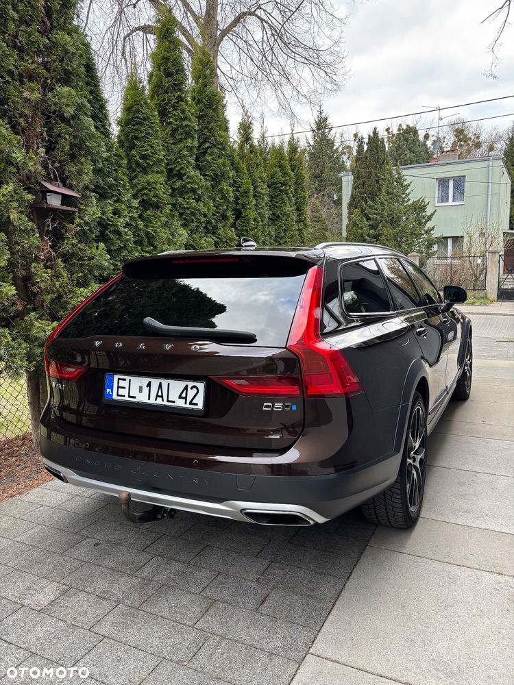 Volvo V90 D5 SCR AWD Momentum Pro - 4