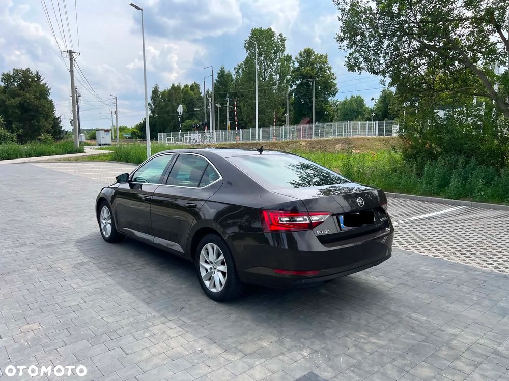 Skoda Superb 2.0 TDI Style DSG - 11
