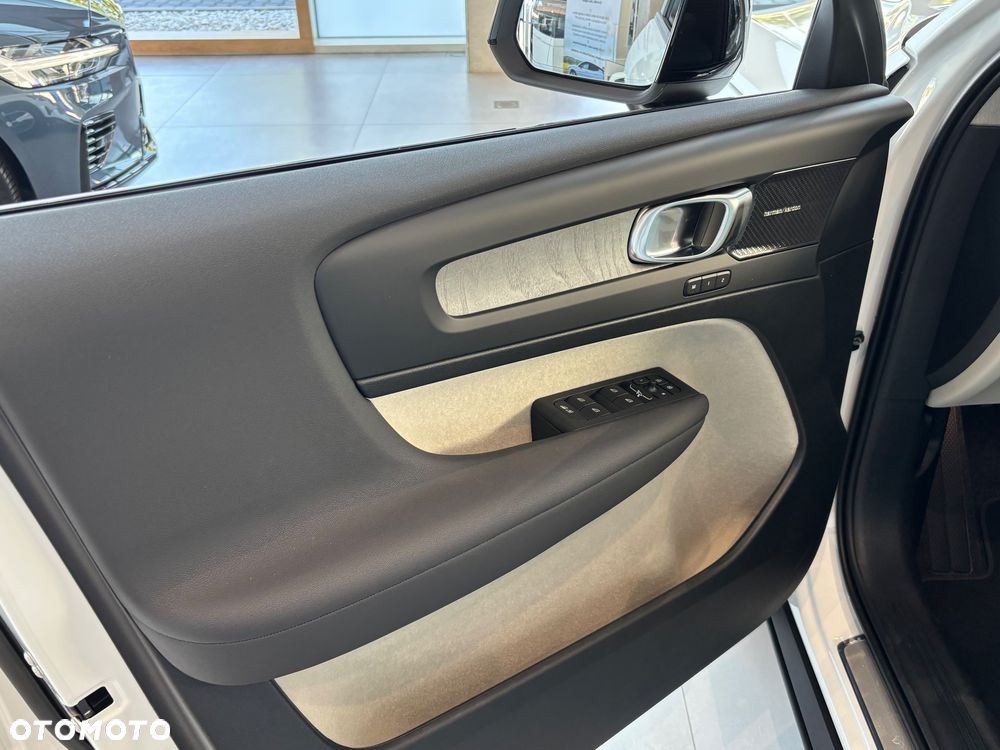 Volvo XC 40 B4 Plus Dark - 9