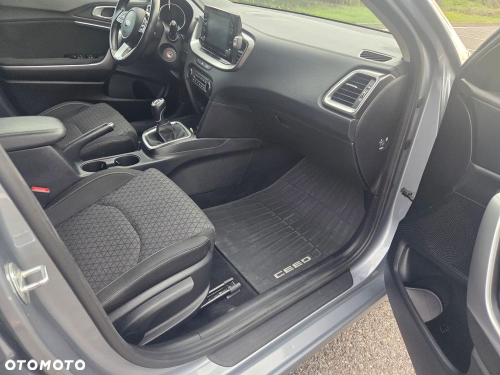 Kia Ceed 1.5 T-GDI M - 9