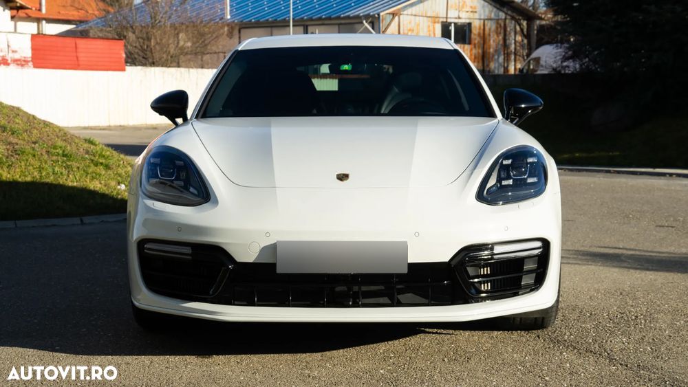 Porsche Panamera 4 E-Hybrid - 1