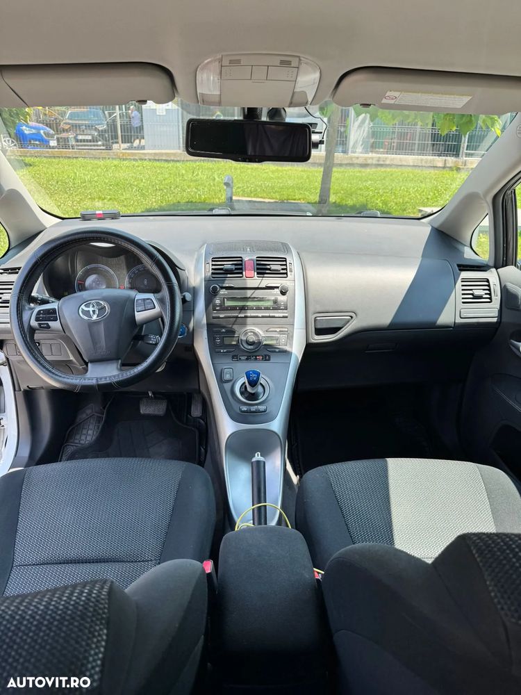 Toyota Auris - 11
