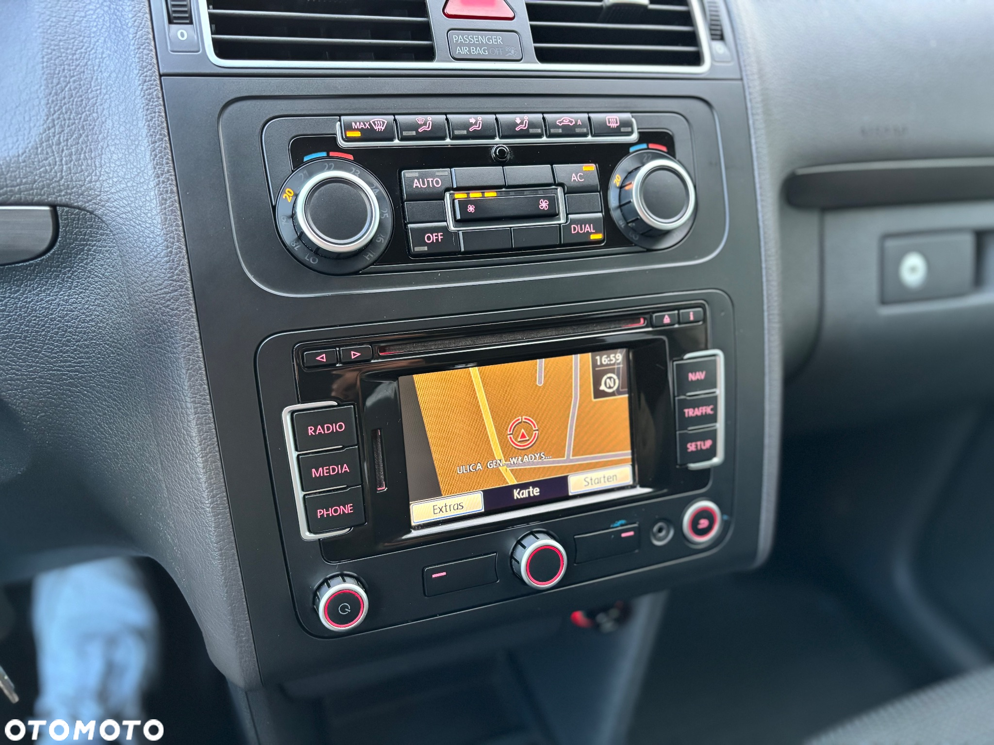 Volkswagen Touran - 13