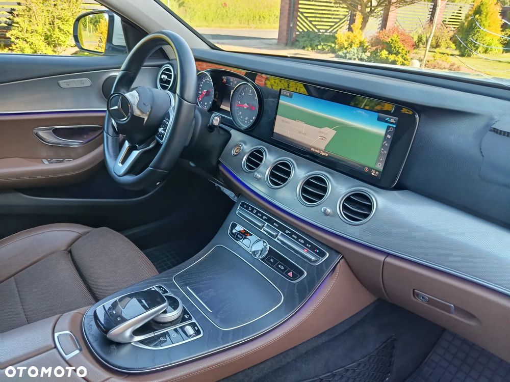 Mercedes-Benz Klasa E 220 d 9G-TRONIC - 23