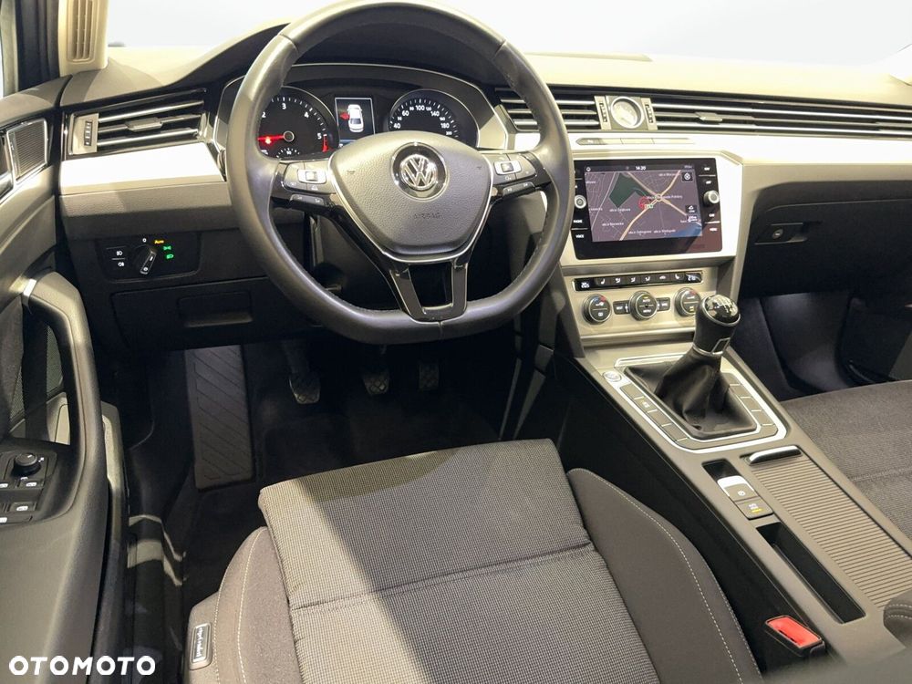 Volkswagen Passat 2.0 TDI SCR Comfortline - 13