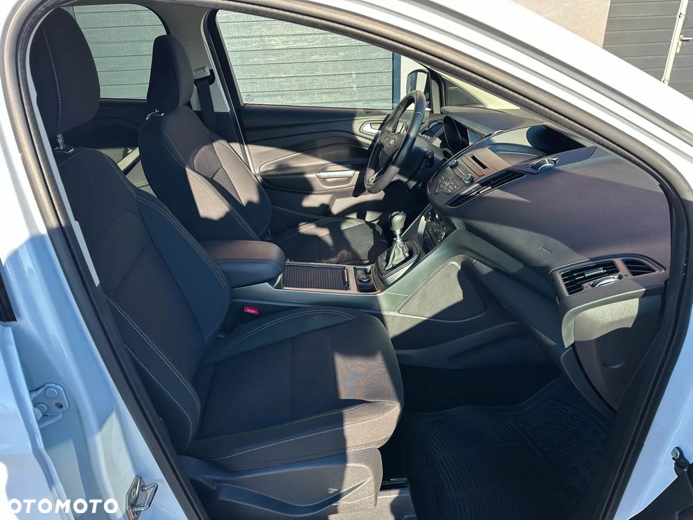 Ford Kuga - 31