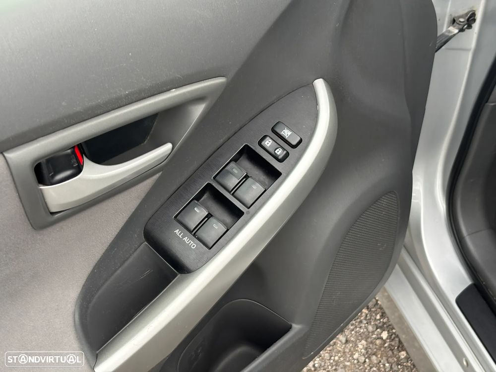 Toyota Prius 1.8 Premium - 12