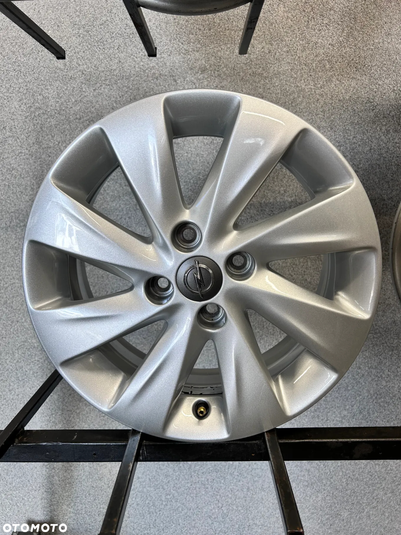 4 FELGI ALU. OPEL CORSA D,E,ADAM 15'' 6J ET39  TPMS - 8