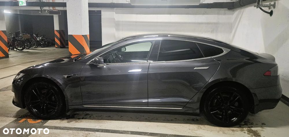 Tesla Model S - 4