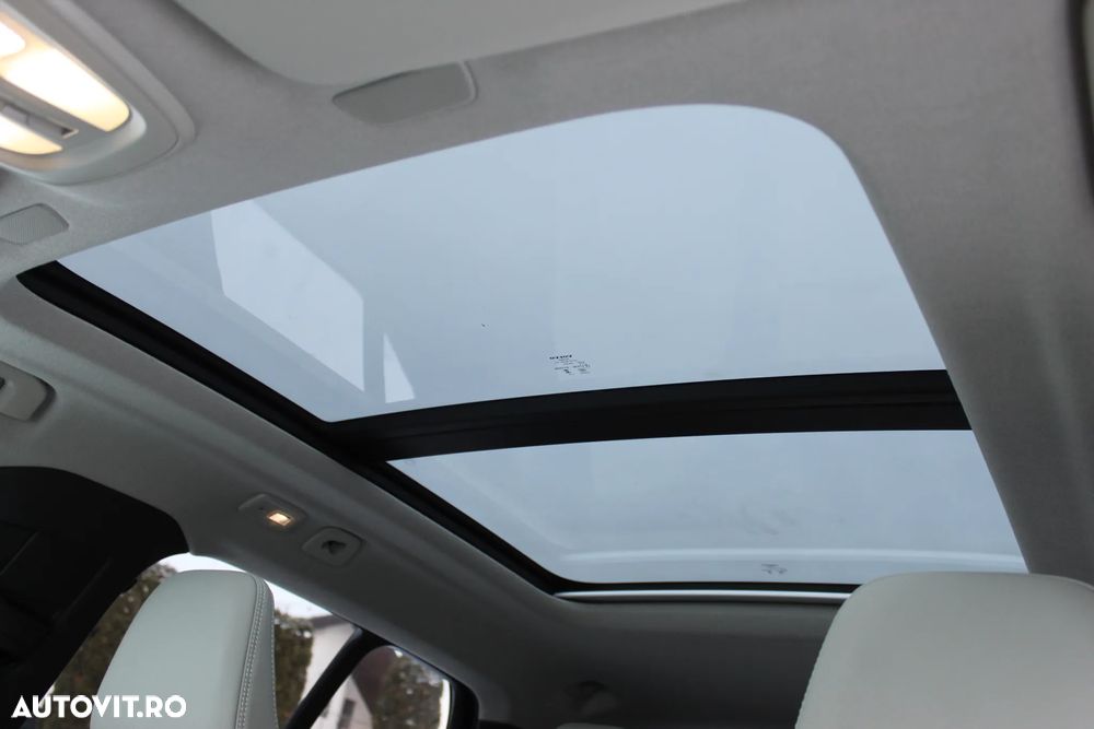 Volvo XC 40 B4 AT FWD MHEV Ultimate Dark - 32