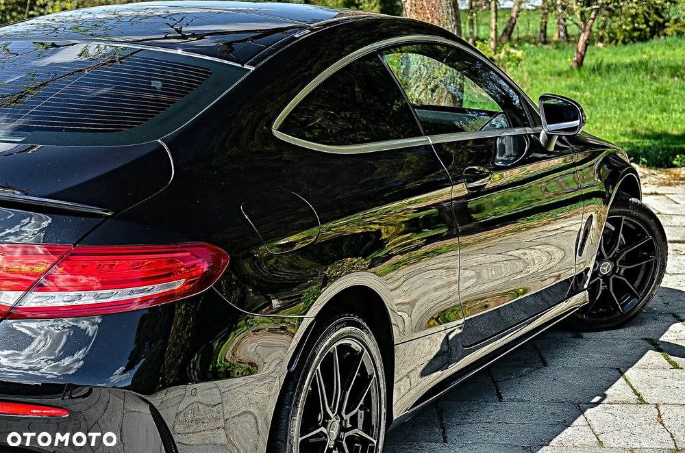 Mercedes-Benz Klasa C 180 7G-TRONIC AMG Line - 18