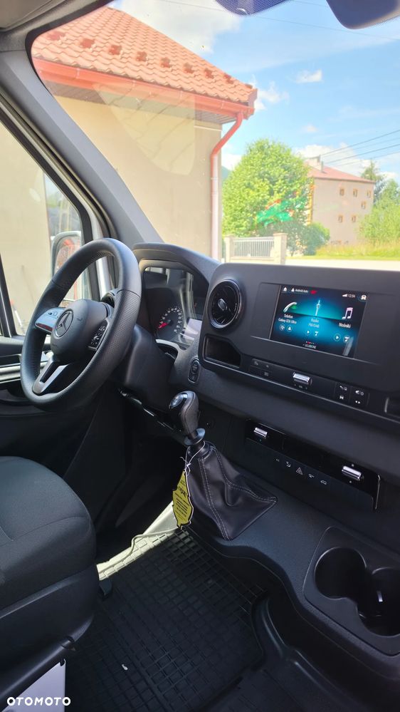Mercedes-Benz Sprinter - 4