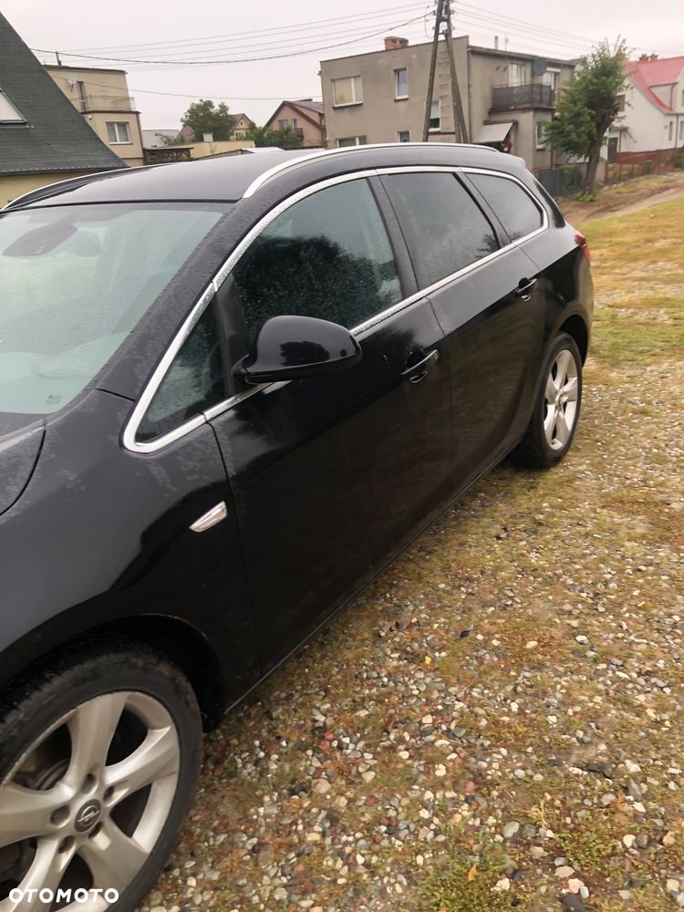 Opel Astra 2011 photo 2