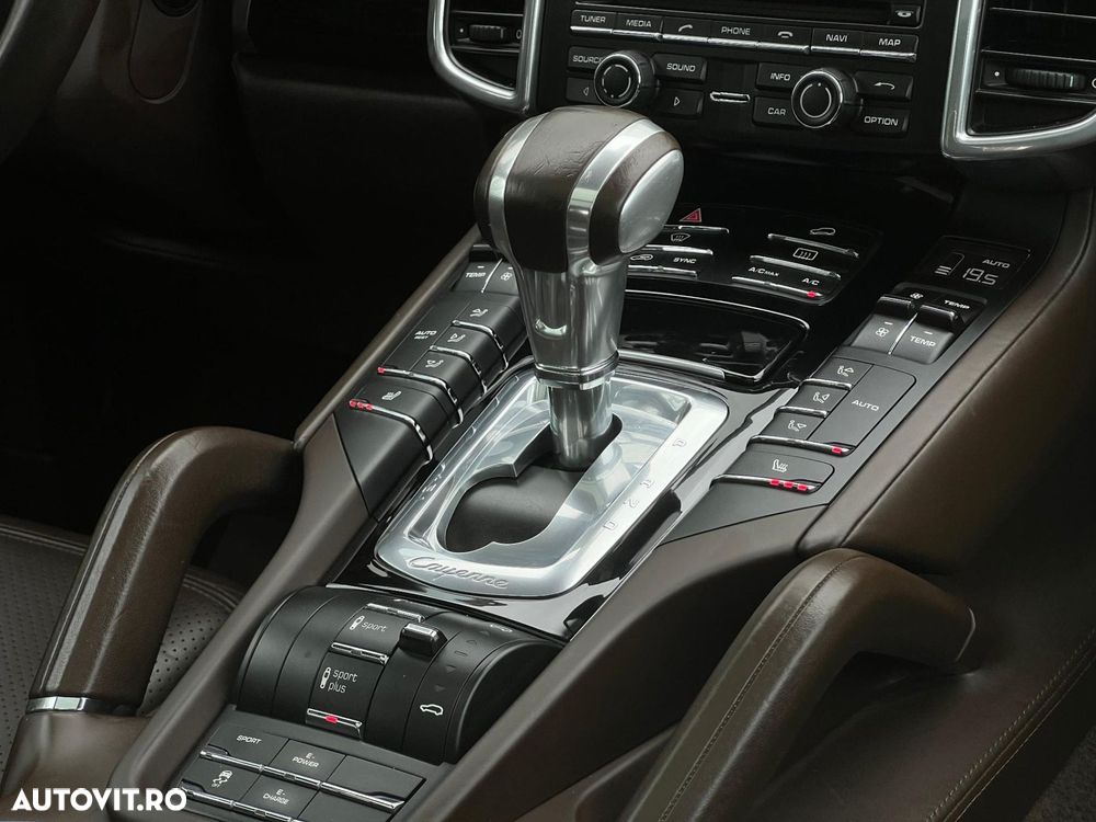 Porsche Cayenne - 12
