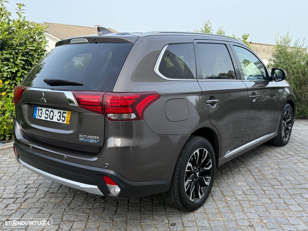 Mitsubishi Outlander 2.0 Instyle Navi - 13