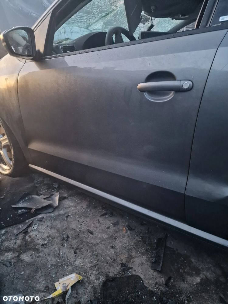 Drzwi  lewy przód  vw polo 6R  6C w kolorze  LD7R - 3