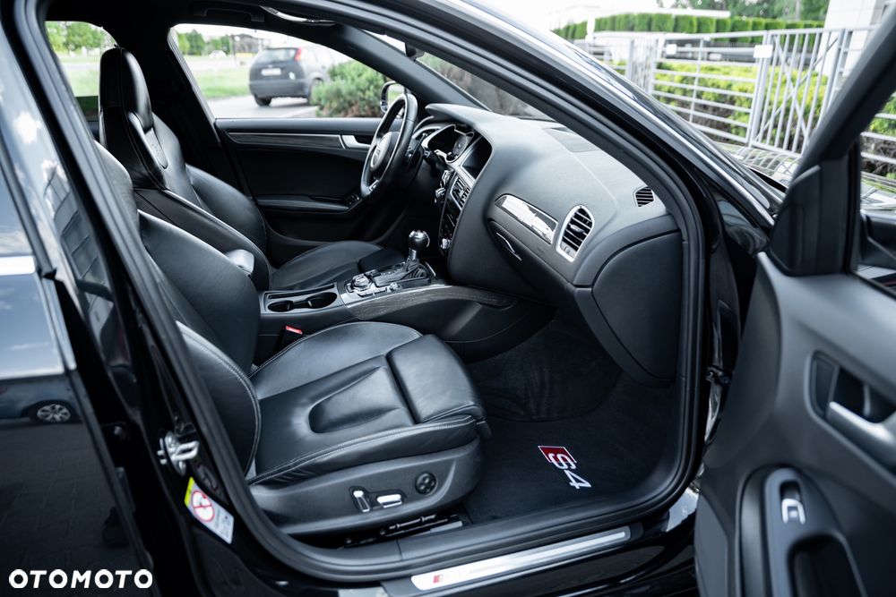 Audi S4 Avant S tronic - 22