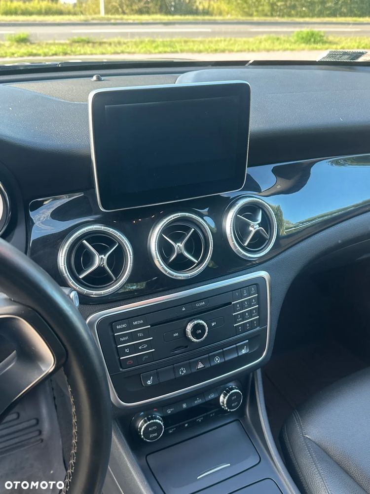 Mercedes-Benz CLA 250 4Matic 7G-DCT AMG Line - 9