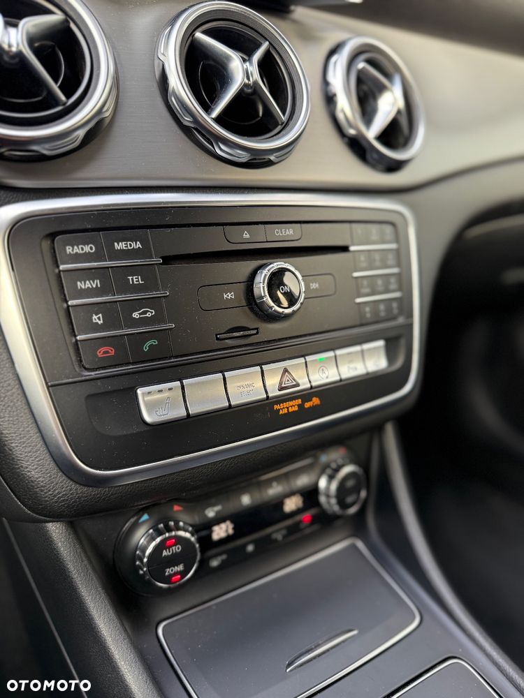 Mercedes-Benz GLA 200 7G-DCT Urban - 11