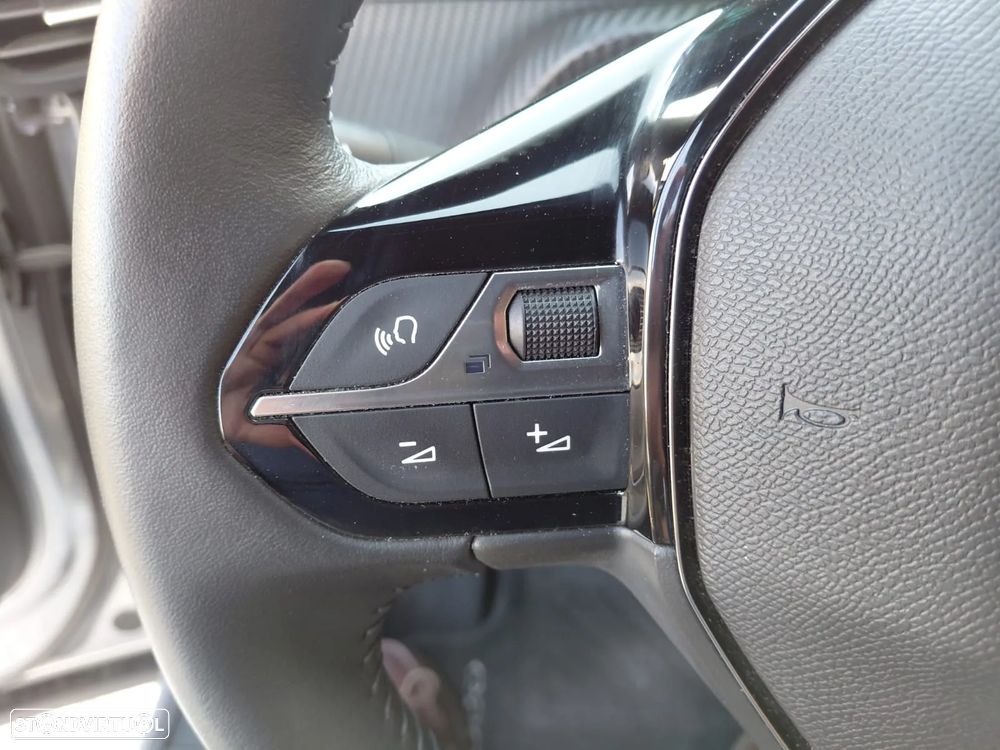 Peugeot e-2008 54 kWh Active - 12